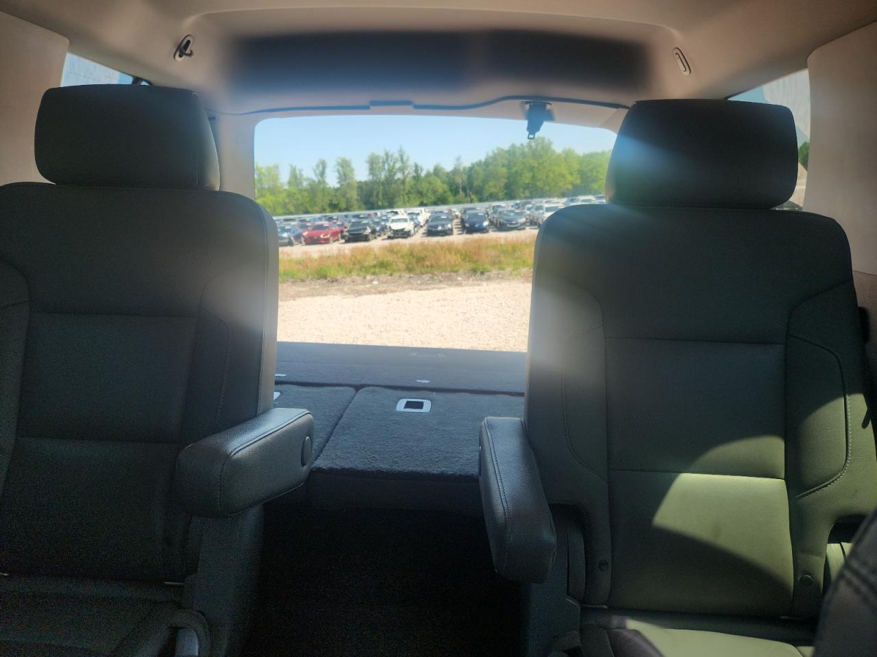 2018 Chevrolet Tahoe VIN 1GNSKBKC4JR278104 photo 10