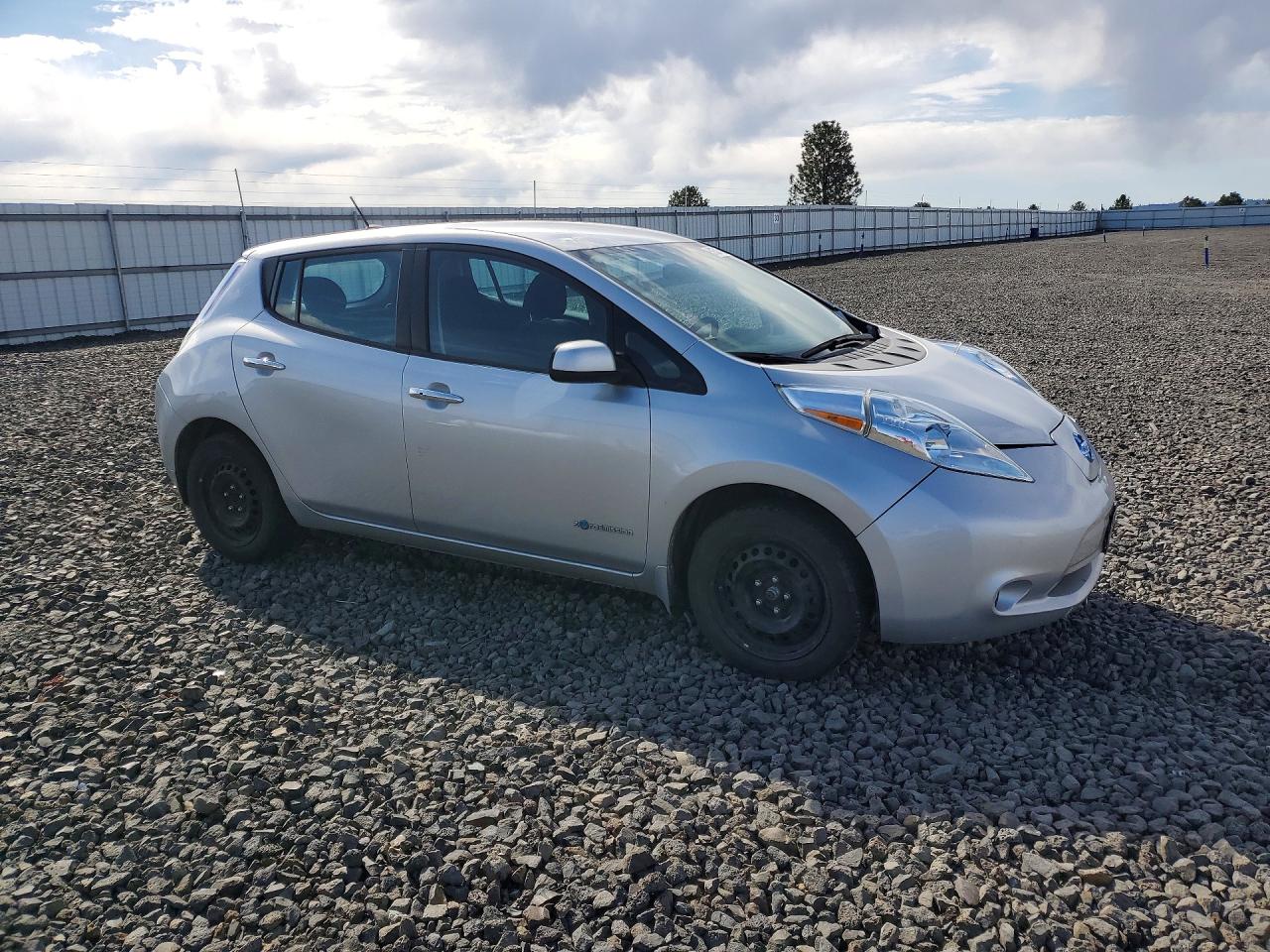 2017 Nissan Leaf VIN 1N4BZ0CP5HC307929 photo 4