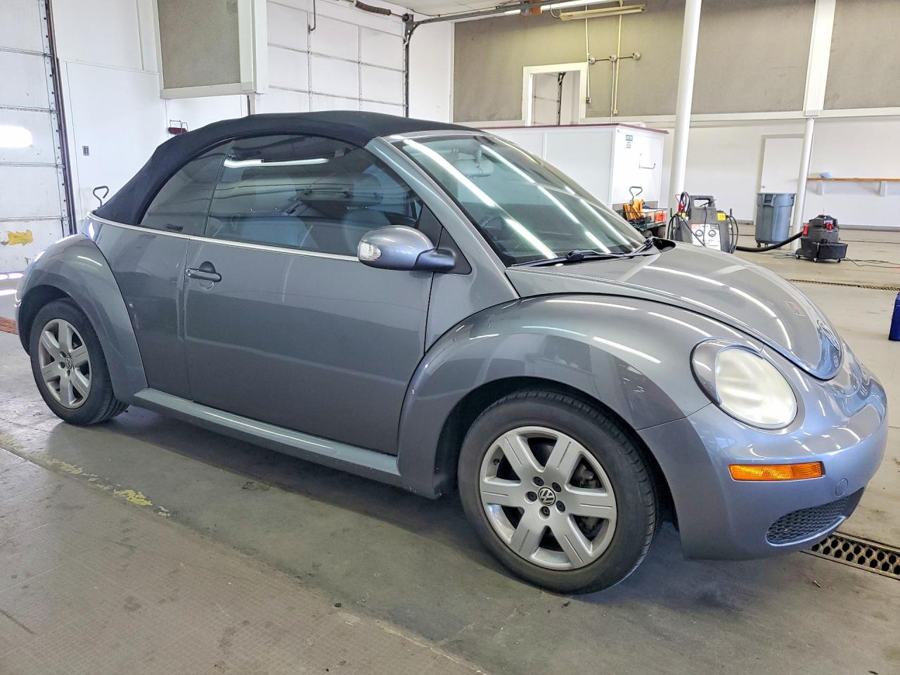 2007 Volkswagen Beetle VIN 3VWPF31Y67M400748 photo 4