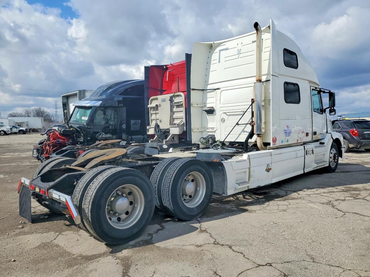 2004 VOLVO Vn VIN 4V4NC9TH24N362444 photo 4