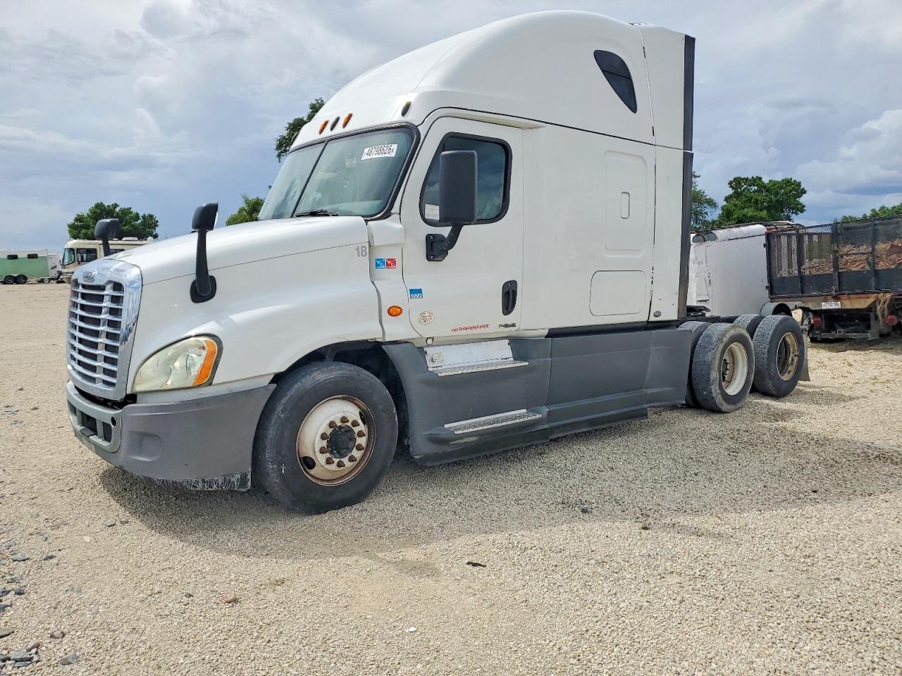2017 FREIGHTLINER All other VIN 3AKJGLDR0HSHV1684 photo 2