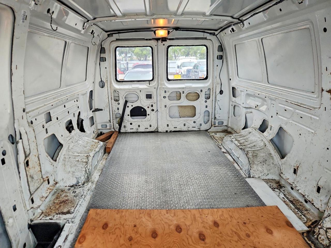 1999 Ford Econoline VIN 1FTRE14W5XHB41168 photo 10