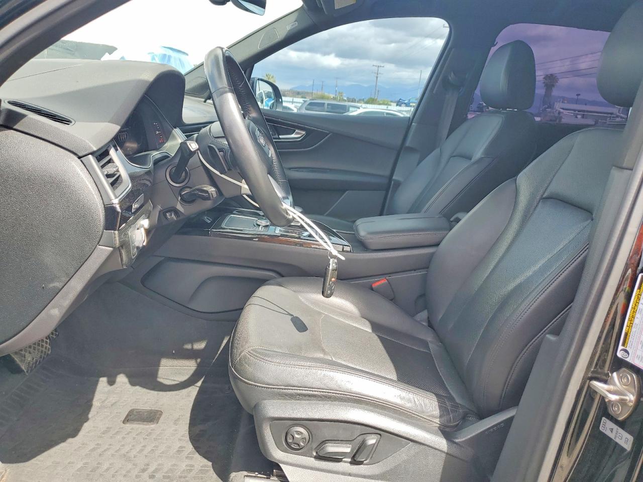 2017 Audi Q7 VIN WA1VAAF71HD056198 photo 7