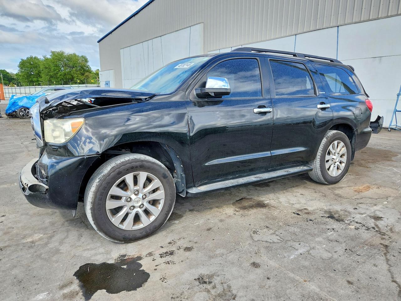 2011 Toyota Sequoia VIN 5TDJW5G1XBS052007 photo 1