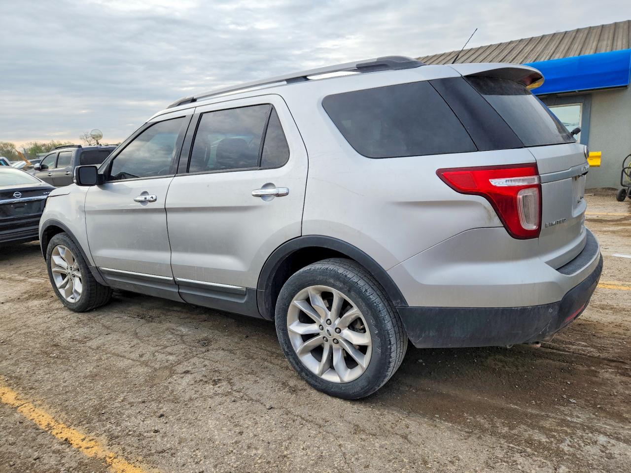 2015 Ford Explorer VIN 1FM5K8F81FGC24675 photo 2