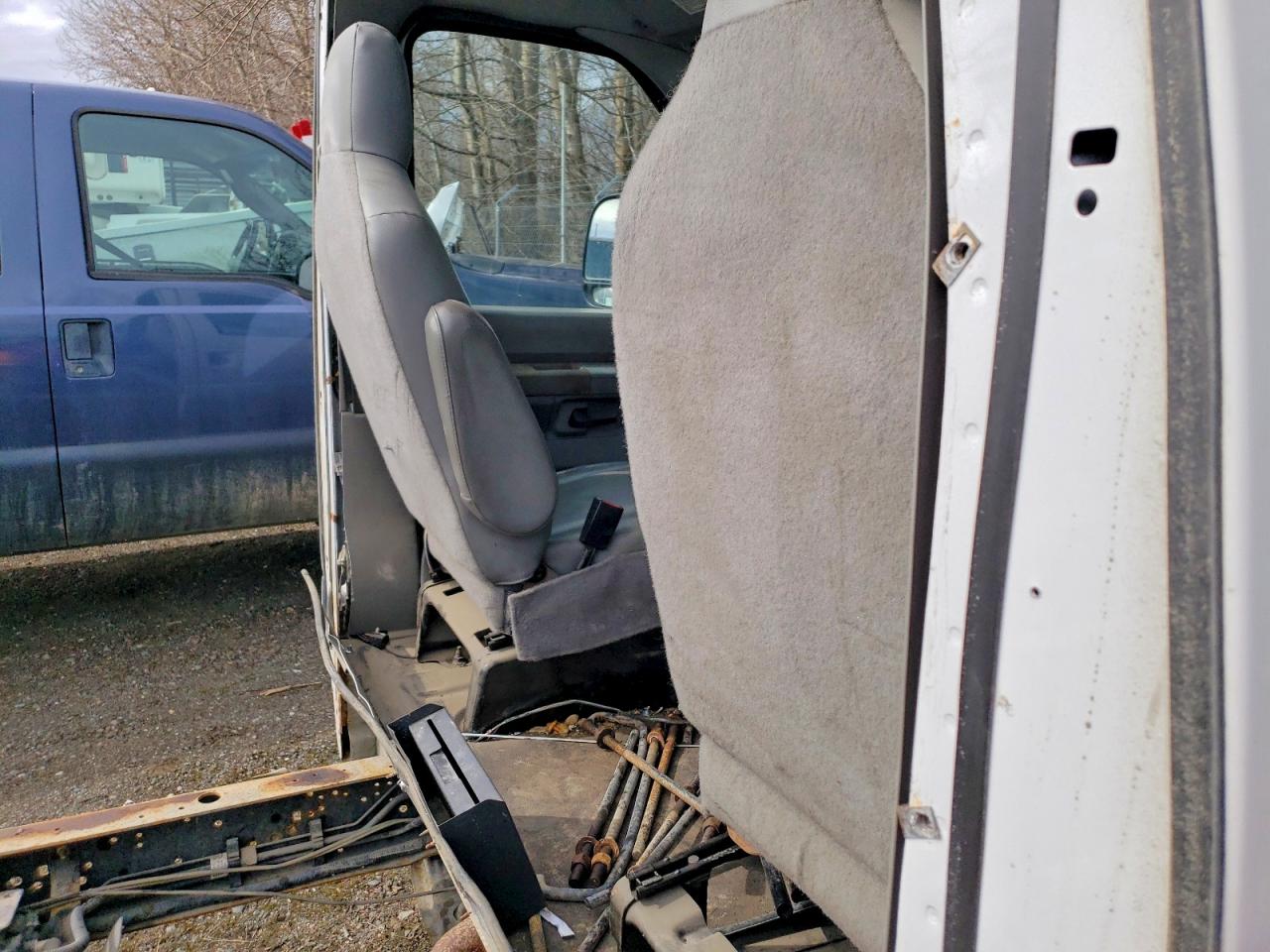 2017 Econoline VIN 1FDWE3FS9HDC67451 photo 10