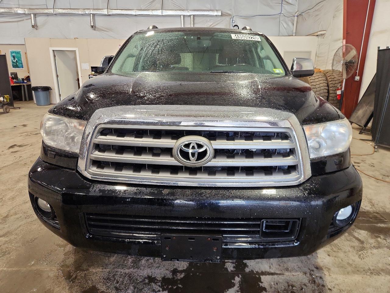 2011 Toyota Sequoia VIN 5TDDY5G10BS043307 photo 5