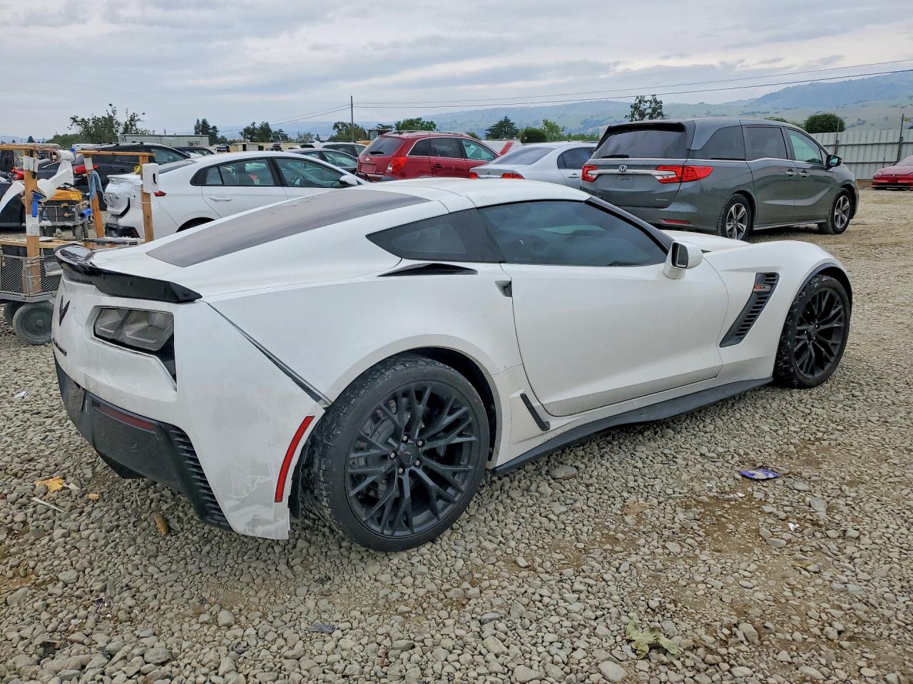 2018 Chevrolet Corvette VIN 1G1YN2D62J5601597 photo 3