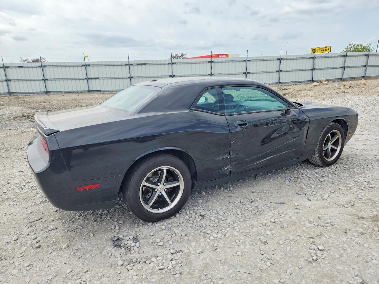 2010 Dodge Challenger VIN 2B3CJ4DV2AH175095 photo 3