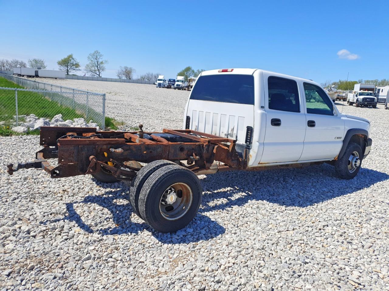 2003 CHEV Silverado VIN 1GCJK33G23F106122 photo 3