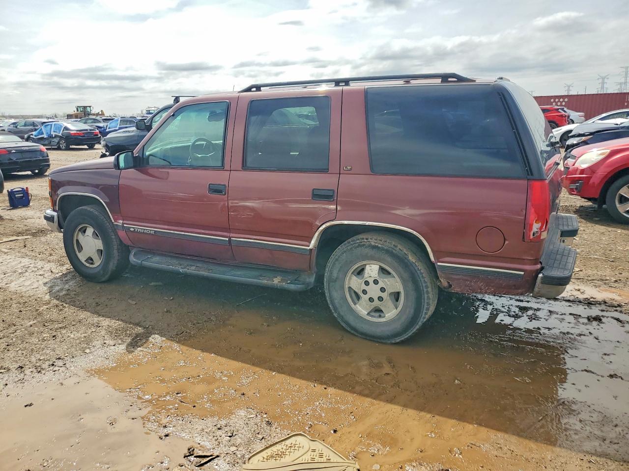1999 Chevrolet Tahoe VIN 1GNEK13R9XJ341702 photo 2
