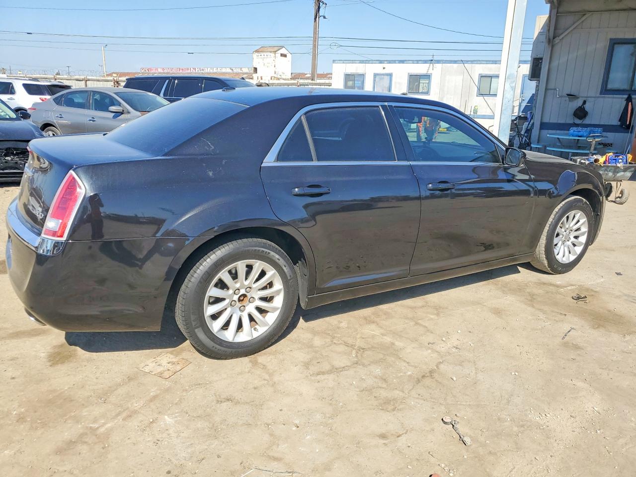 2011 Chrysler 300 VIN 2C3CA4CGXBH514581 photo 3