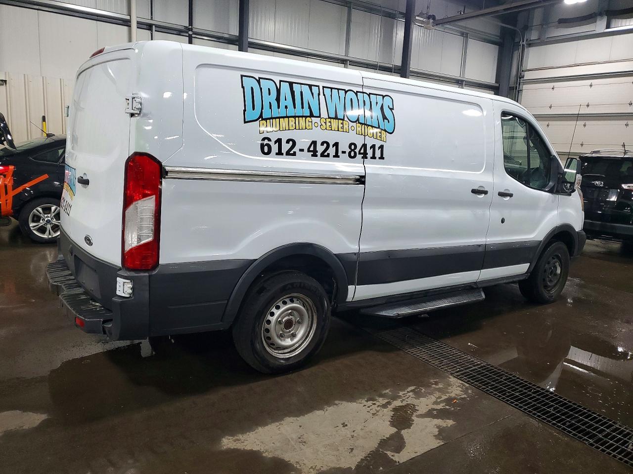 2017 Ford Transit VIN 1FTYR1YM8HKB33224 photo 3