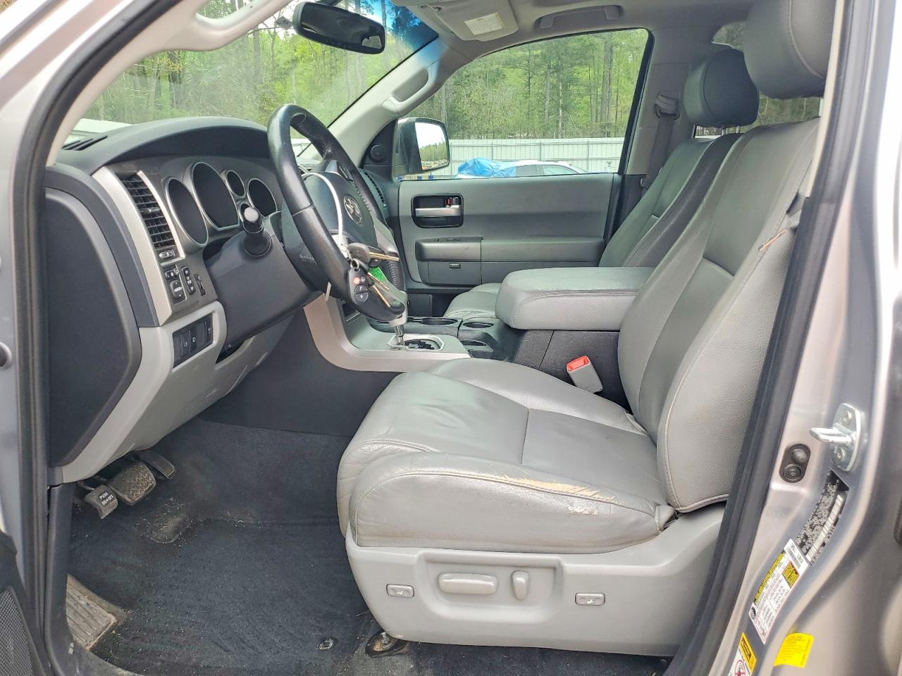 2014 Toyota Sequoia VIN 5TDJW5G11ES093243 photo 7