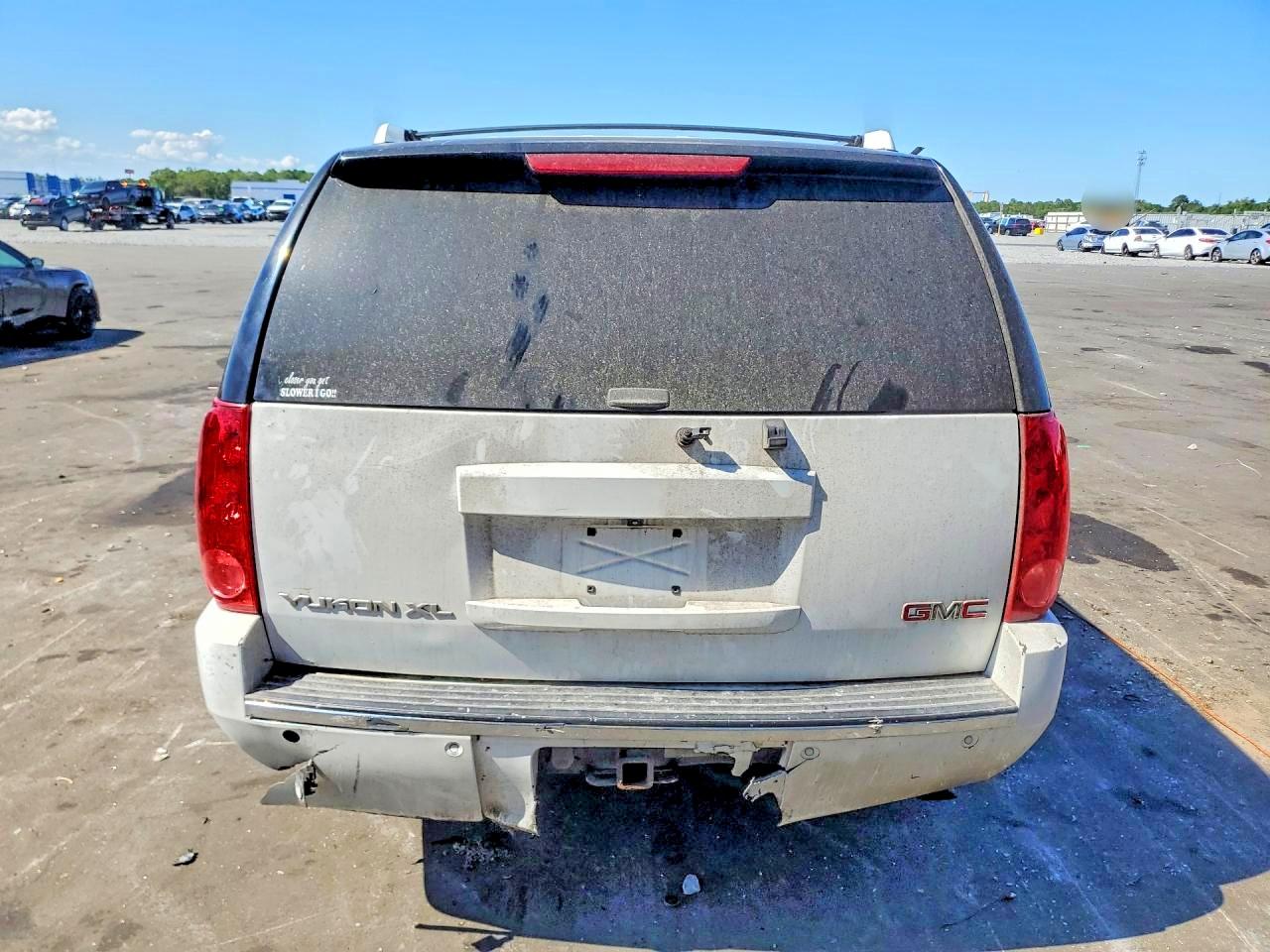 2008 GMC Yukon VIN 1GKFK668X8J188122 photo 6