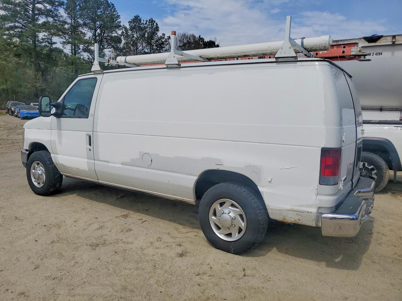 2010 Ford Econoline VIN 1FTNE2EWXADA06415 photo 2