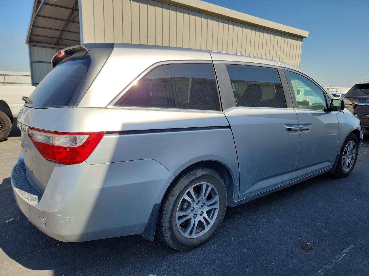 2011 Honda All models VIN 5FNRL5H47BB089315 photo 3
