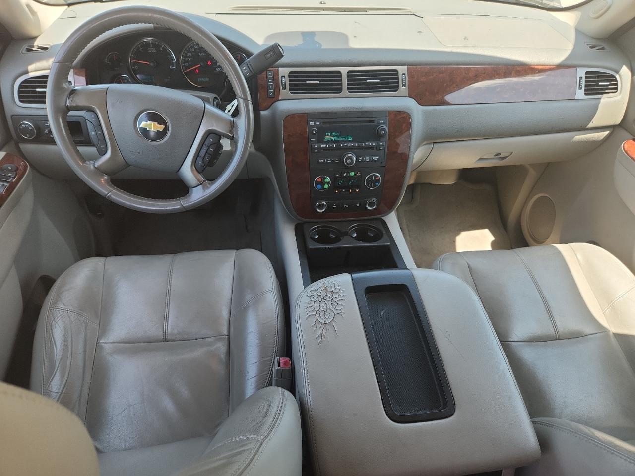 2011 Chevrolet Suburban VIN 1GNSCJE0XBR111112 photo 8