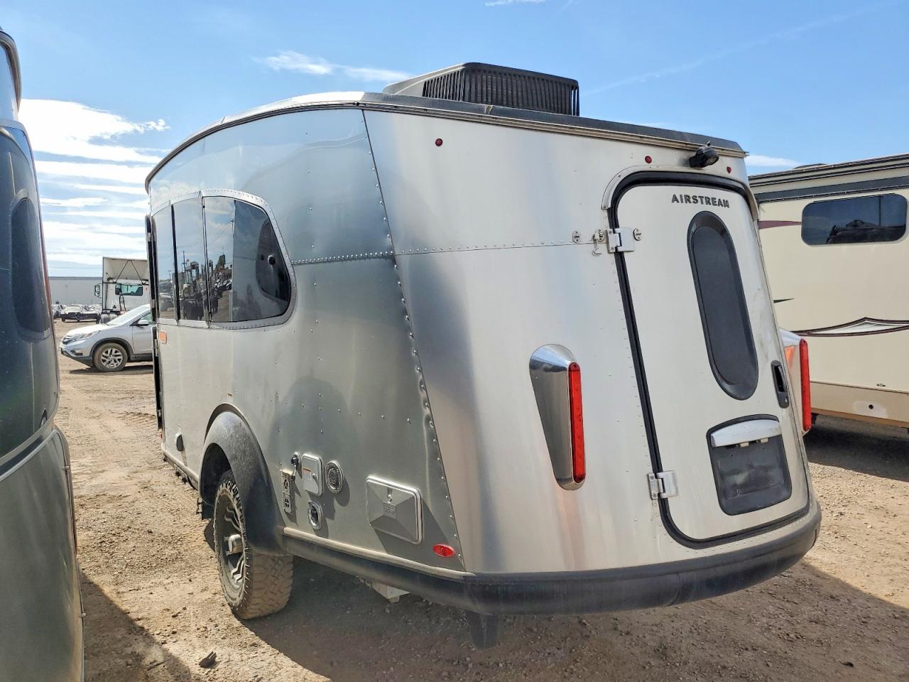 2022 AIRSTREAM Trailer VIN 1SMG4DD22NJ207512 photo 3