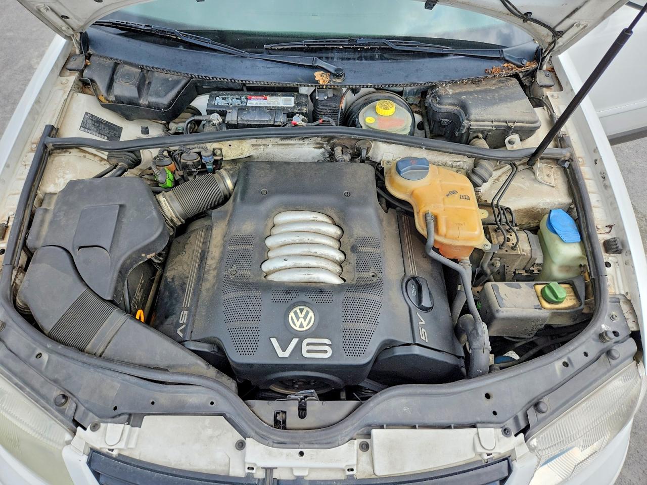 1999 VOLKSWAGEN Passat VIN WVWPD63B0XE491640 photo 11