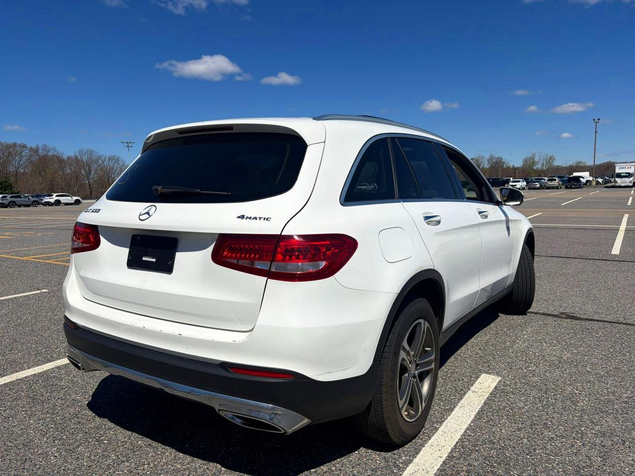 2017 Mercedes-Benz Glc class VIN WDC0G4KB4HF136989 photo 4