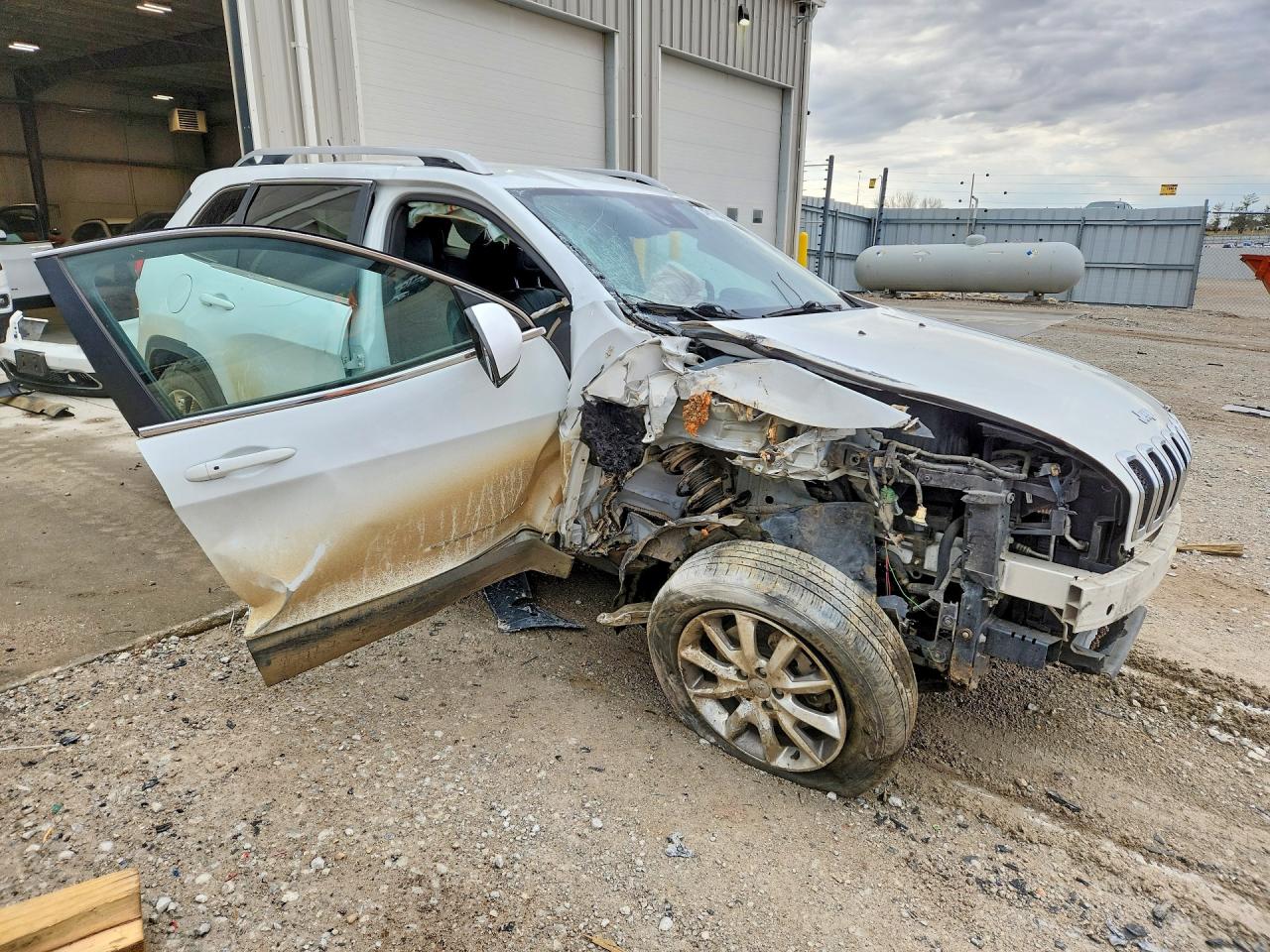 2014 Jeep Cherokee VIN 1C4PJMDS7EW184176 photo 4