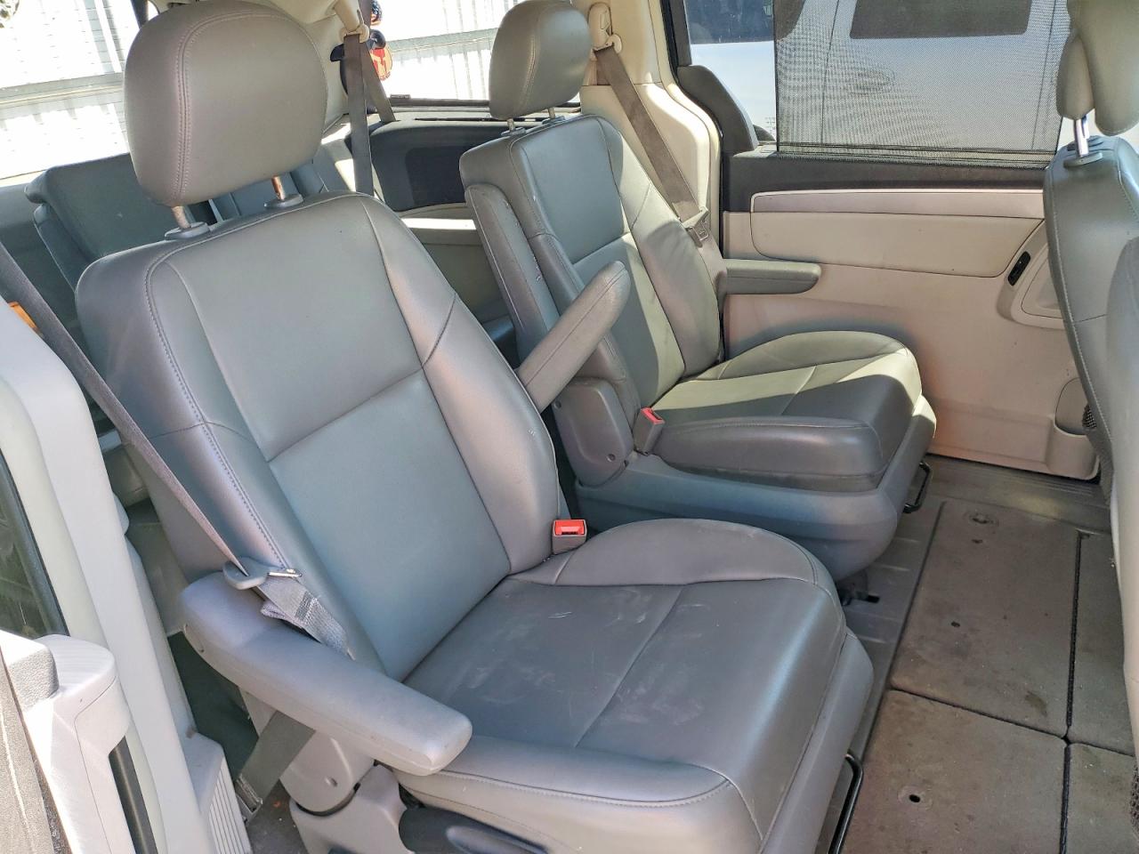 2013 Routan VIN 2C4RVABG2DR724728 photo 11