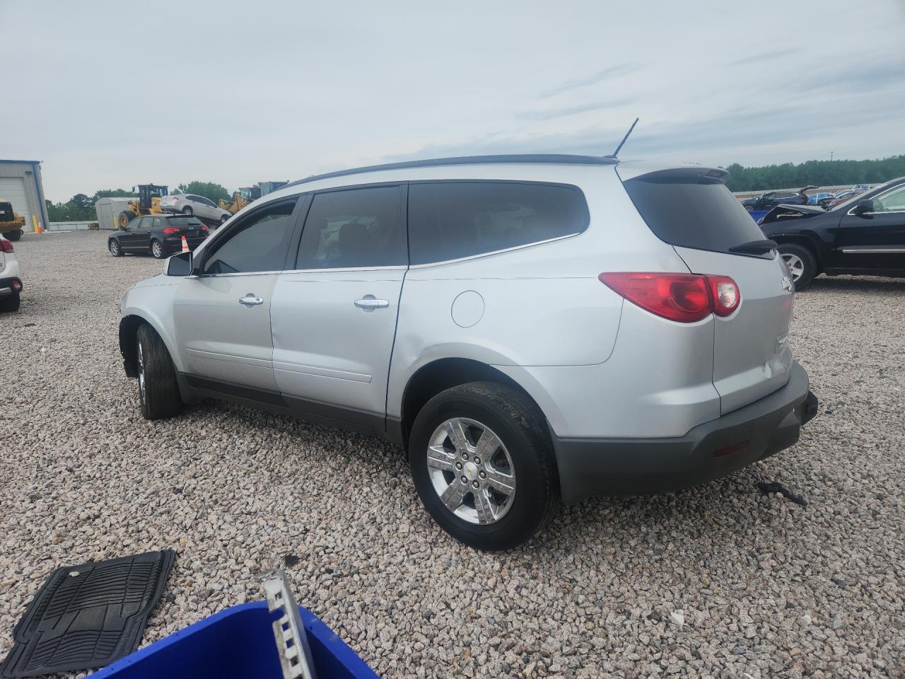 2012 Chevrolet Traverse VIN 1GNKVJED0CJ329475 photo 2