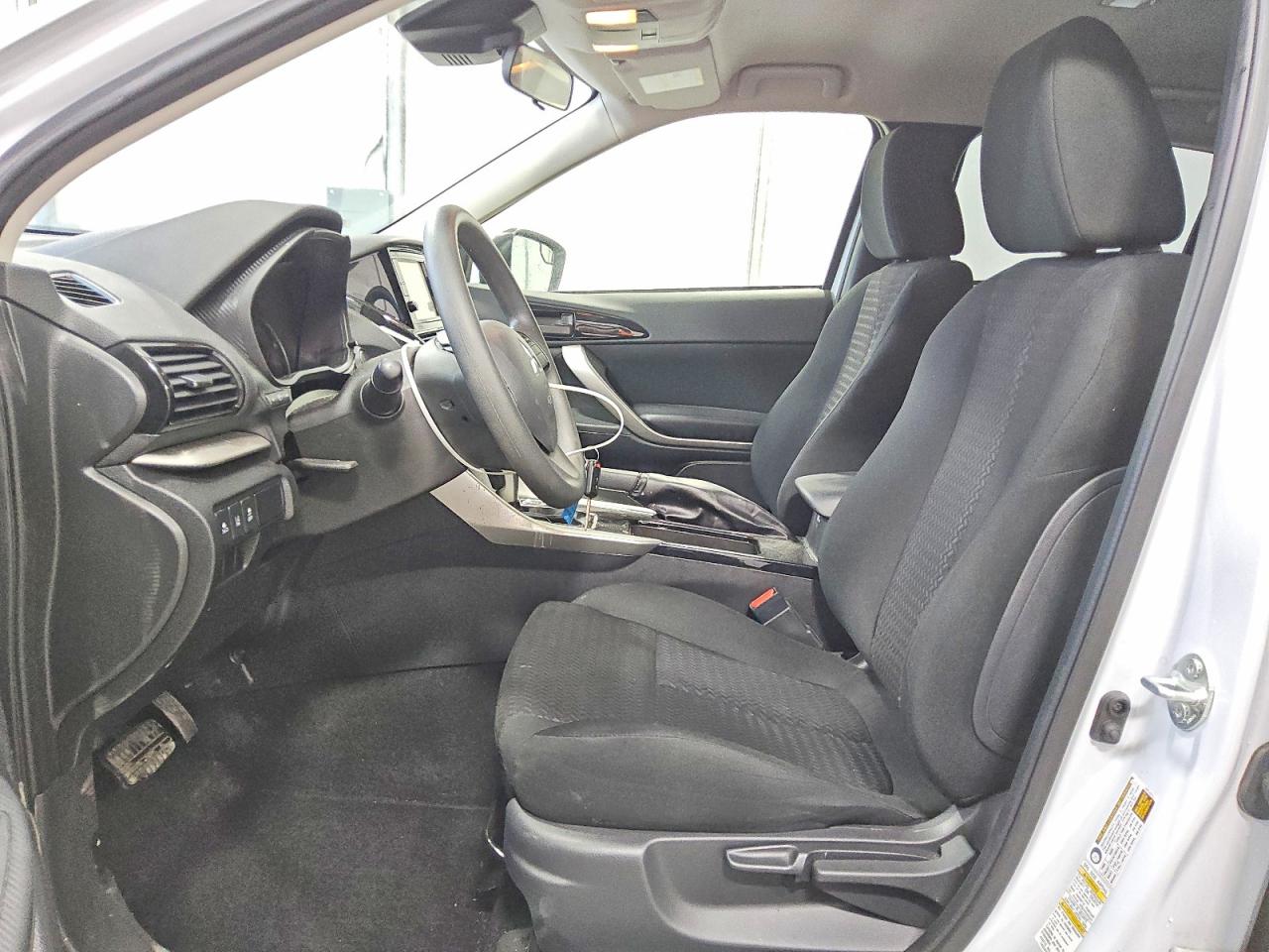 2024 Mitsubishi ECLIPSE VIN JA4ATUAA9RZ075003 photo 7