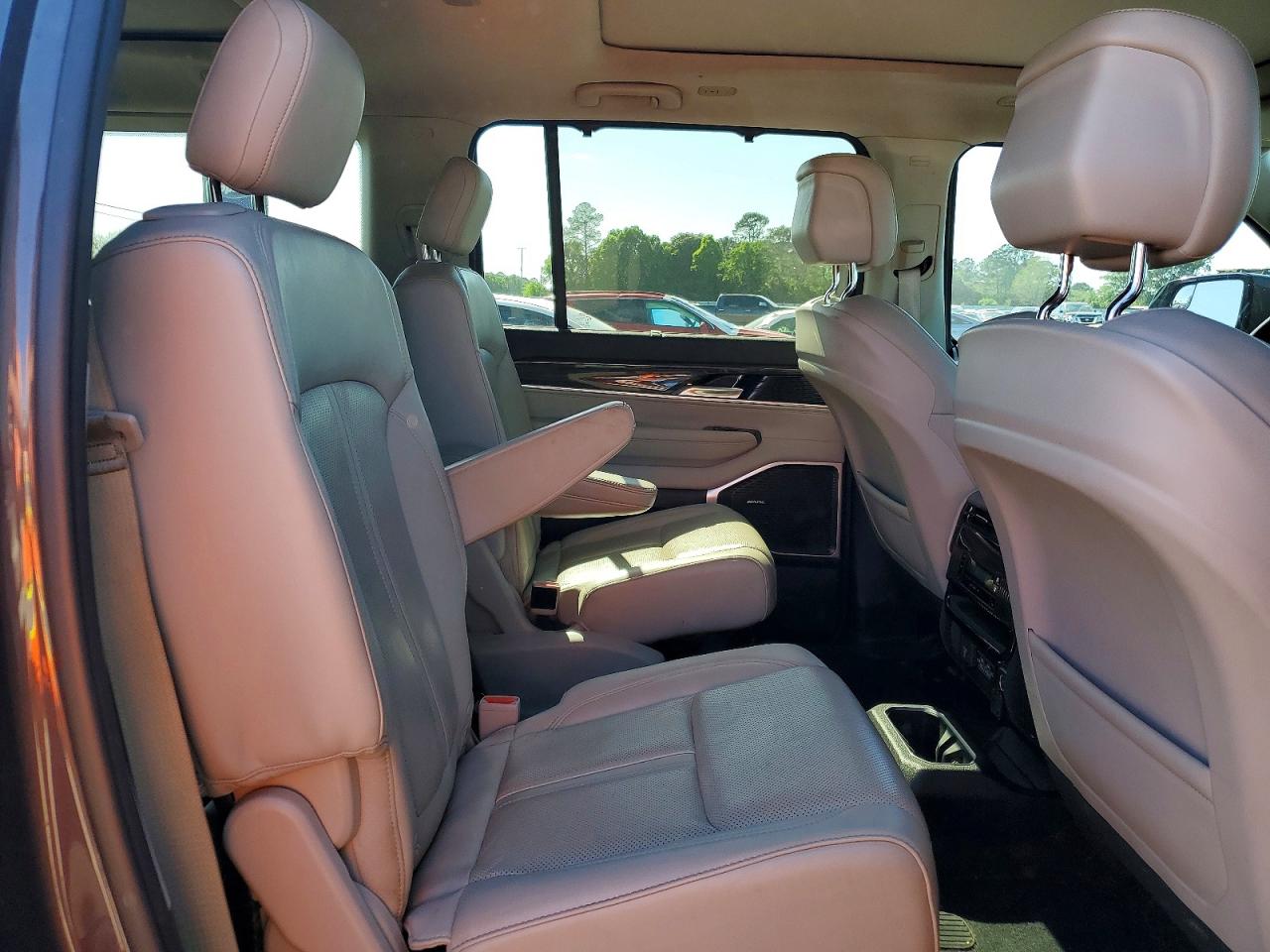 2022 Jeep Wagoneer VIN 1C4SJUBTXNS109145 photo 11