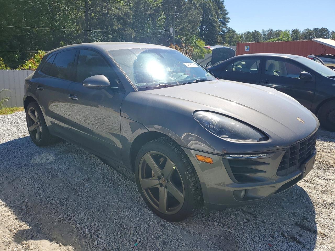 2016 Porsche Macan VIN WP1AB2A58GLB47470 photo 4