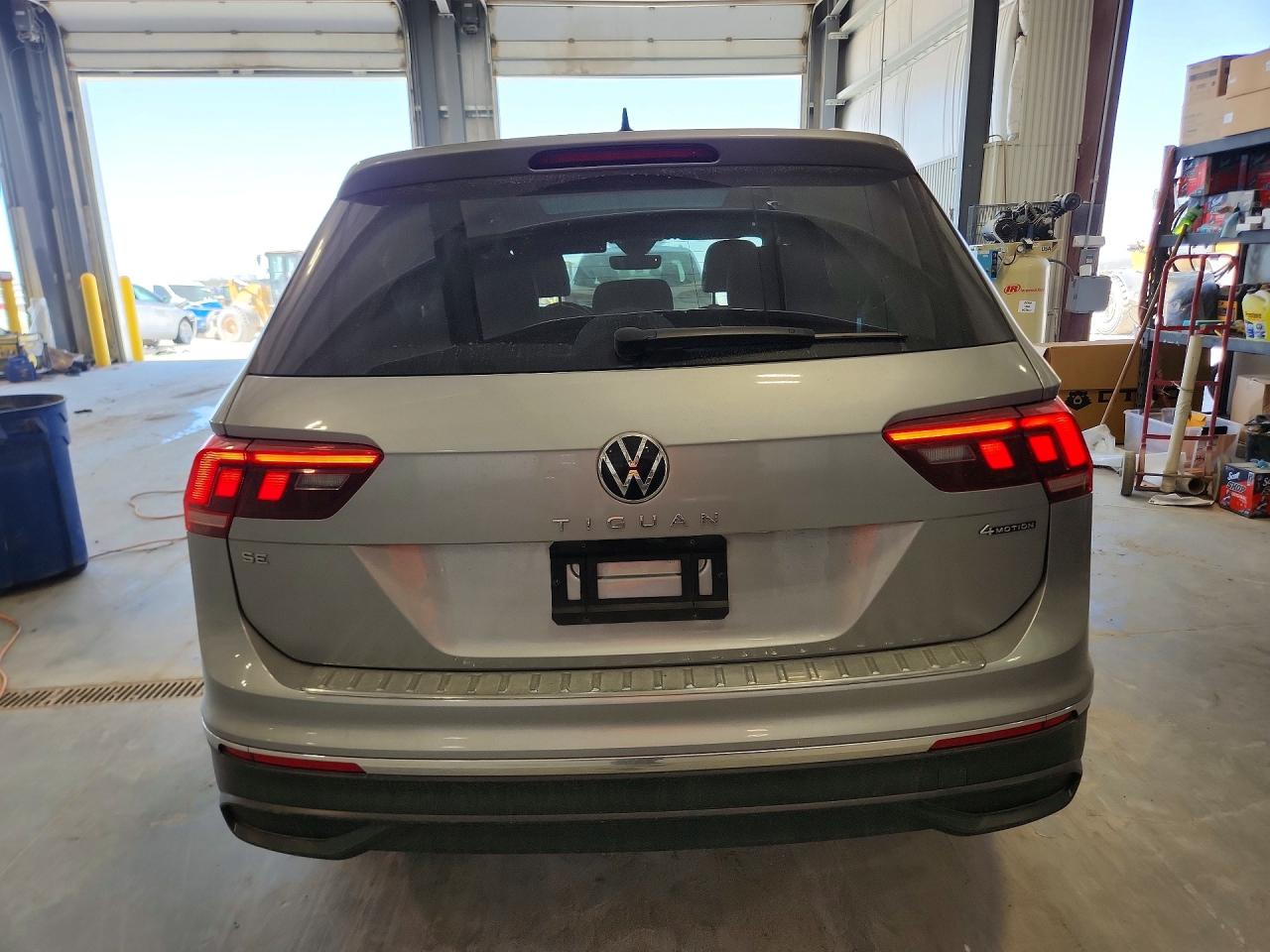 2022 Volkswagen Tiguan VIN 3VV2B7AX7NM087800 photo 6