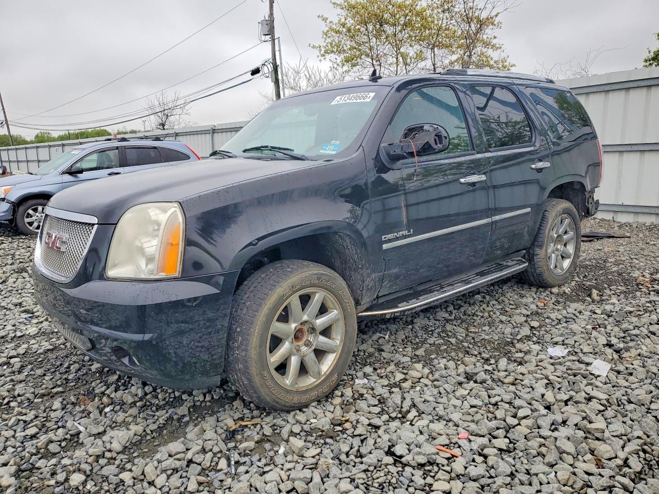 2011 GMC Yukon VIN 1GKS2EEF3BR208101 photo 1