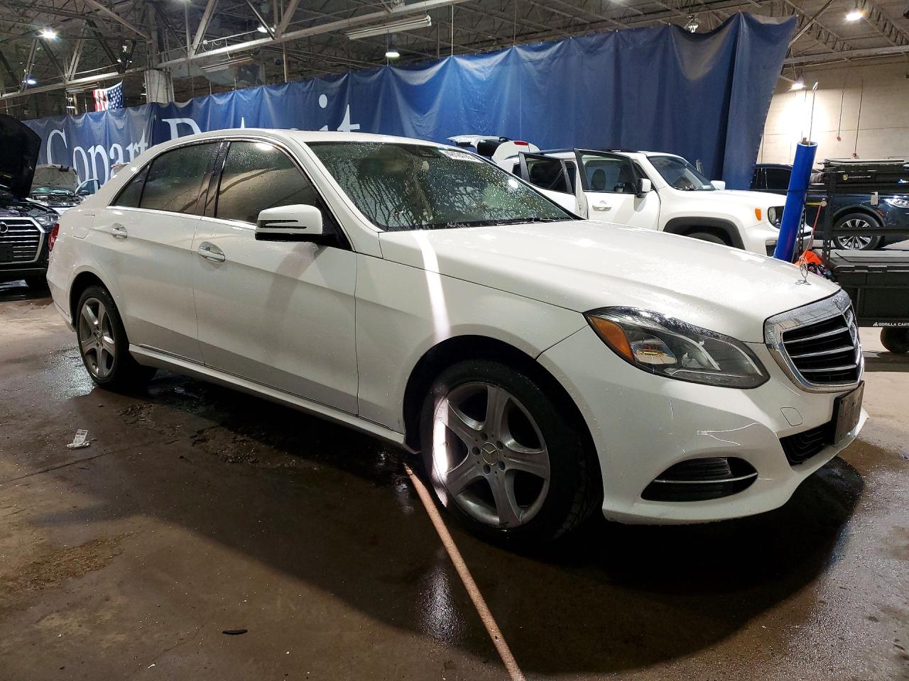2014 Mercedes-Benz E-class VIN WDDHF5KB6EA820586 photo 4