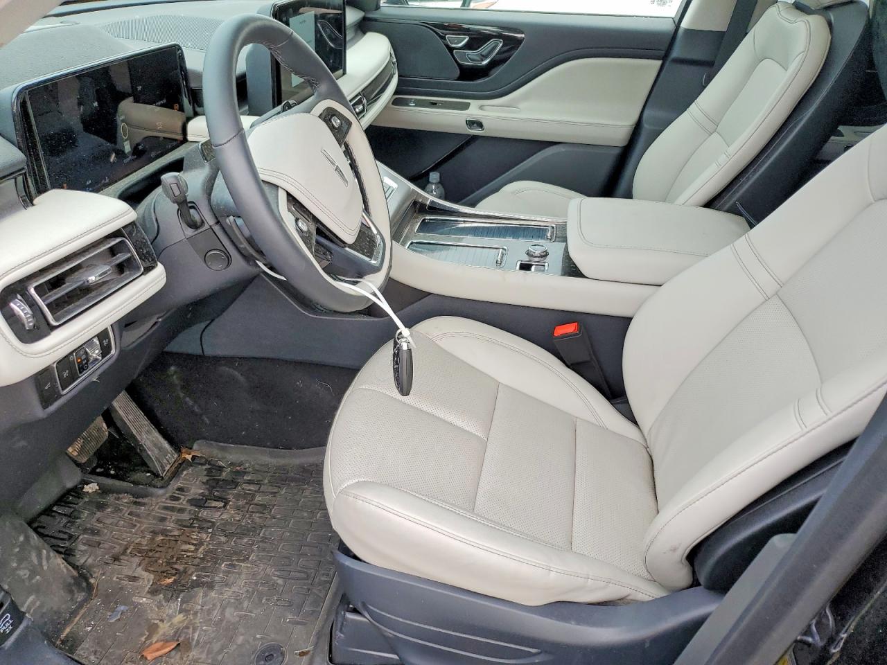 2025 Lincoln Aviator VIN 5LM5J6XC8SGL00233 photo 7