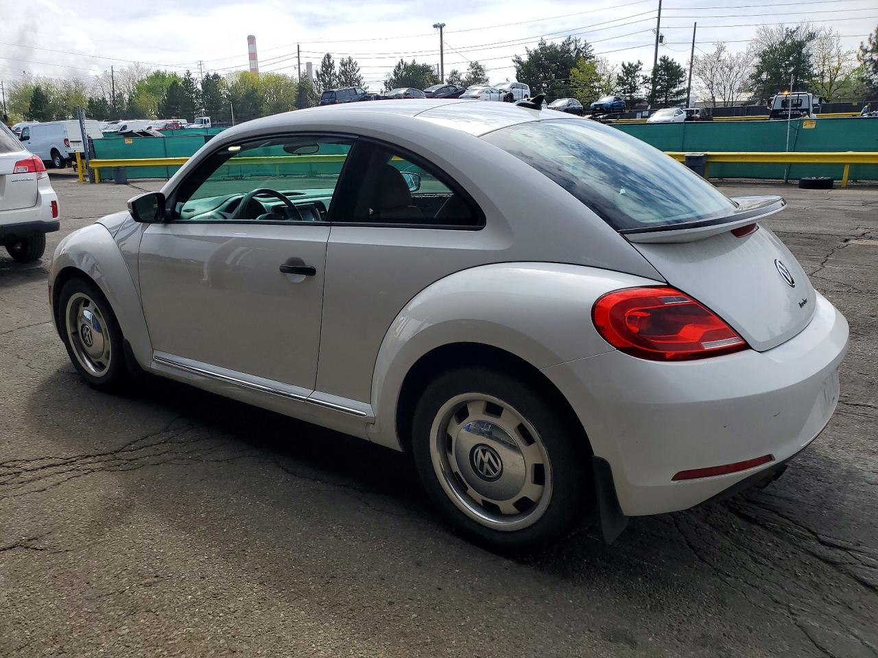 2016 Volkswagen Beetle VIN 3VWF17AT5GM627807 photo 2