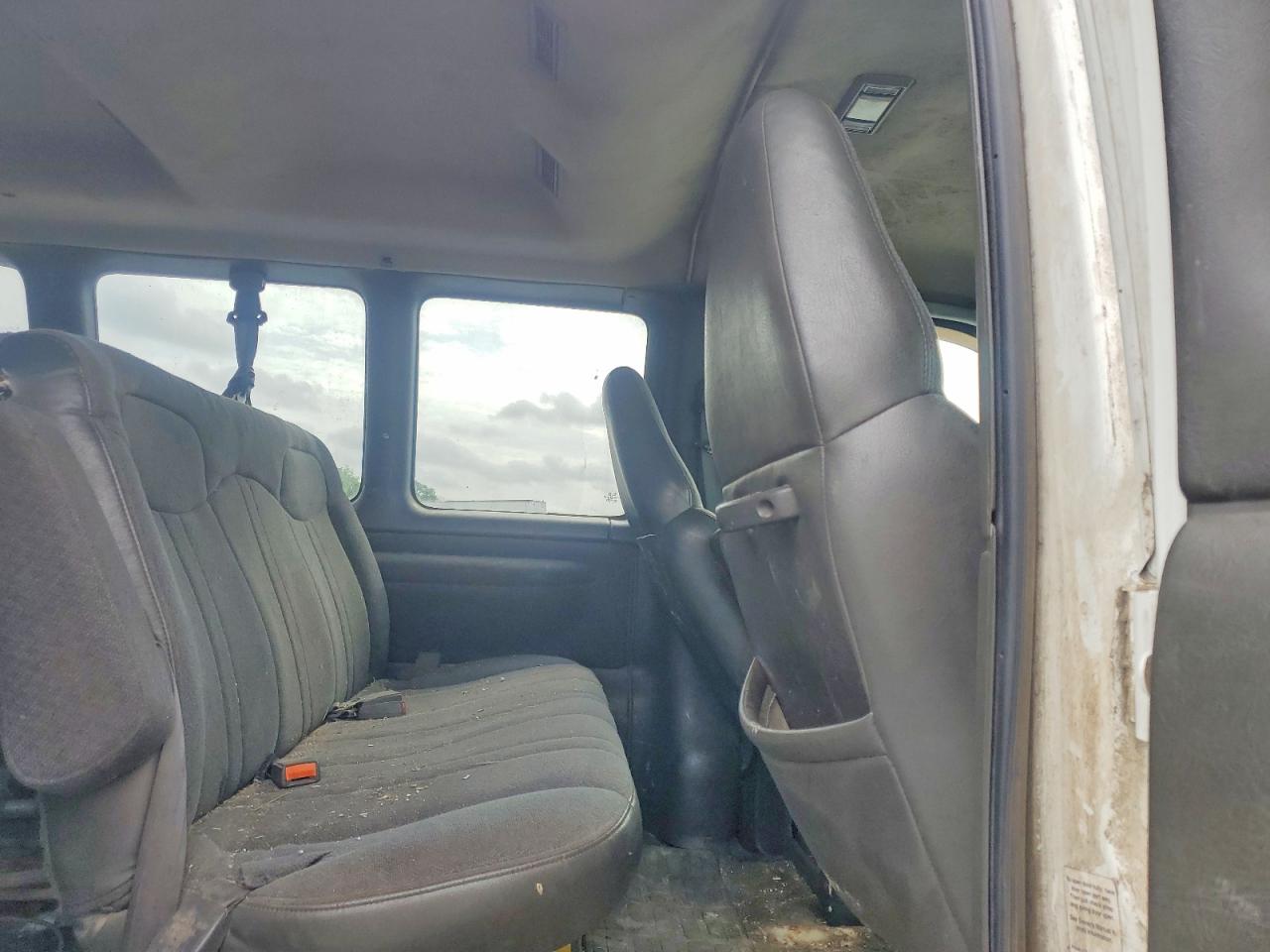2002 CHEVROLET Express VIN 1GAHG39RX21102543 photo 11