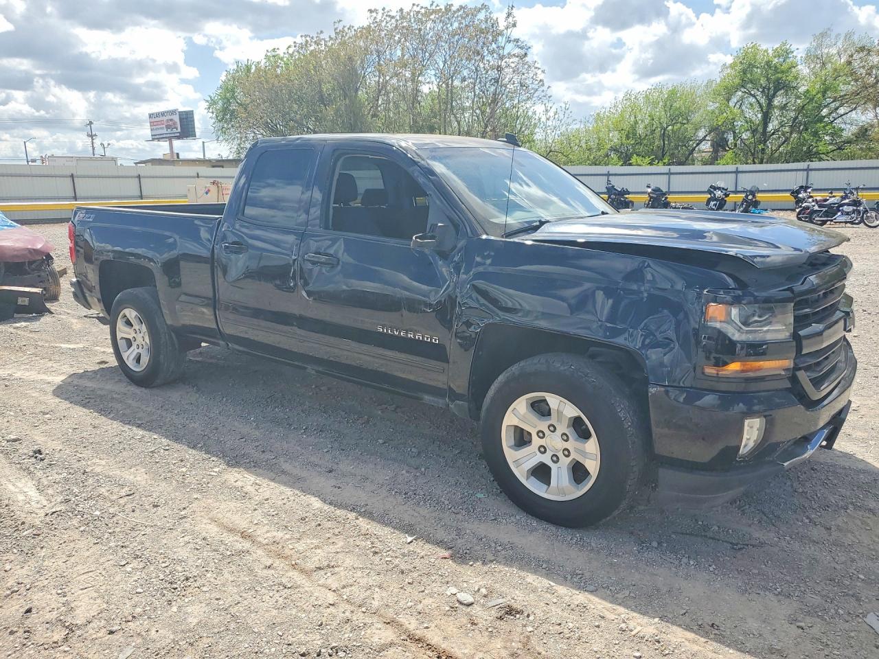 2017 Chevrolet All models VIN 1GCVKREC9HZ117946 photo 4