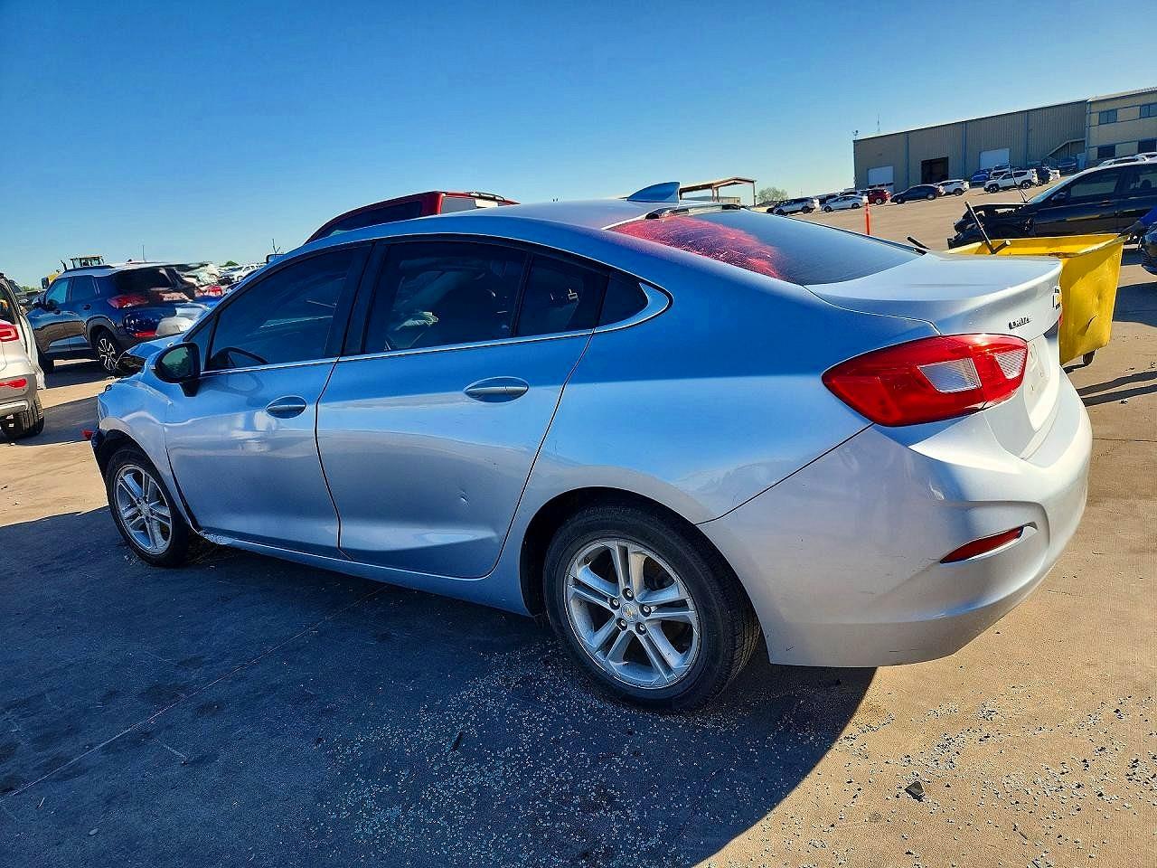 2017 Chev Cruze VIN 1G1BE5SM3H7233261 photo 2