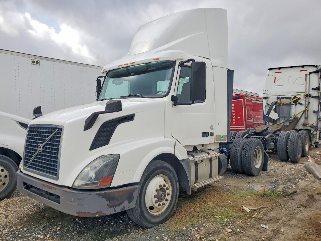 2016 Volvo Vn VIN 4V4N39TGXGN965492 photo 2