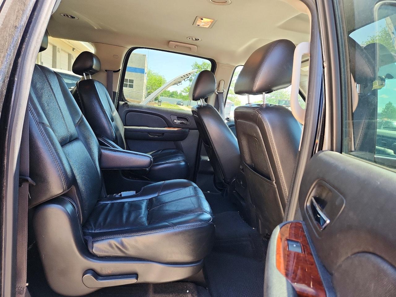 2011 Chevrolet Suburban VIN 1GNSKJE39BR387326 photo 11