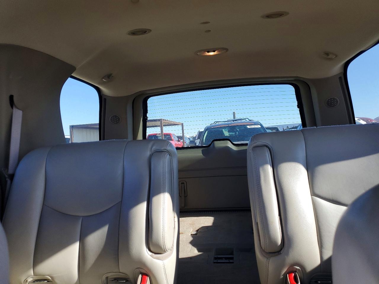 2005 Chevrolet Tahoe VIN 1GNEK13T35R221629 photo 10