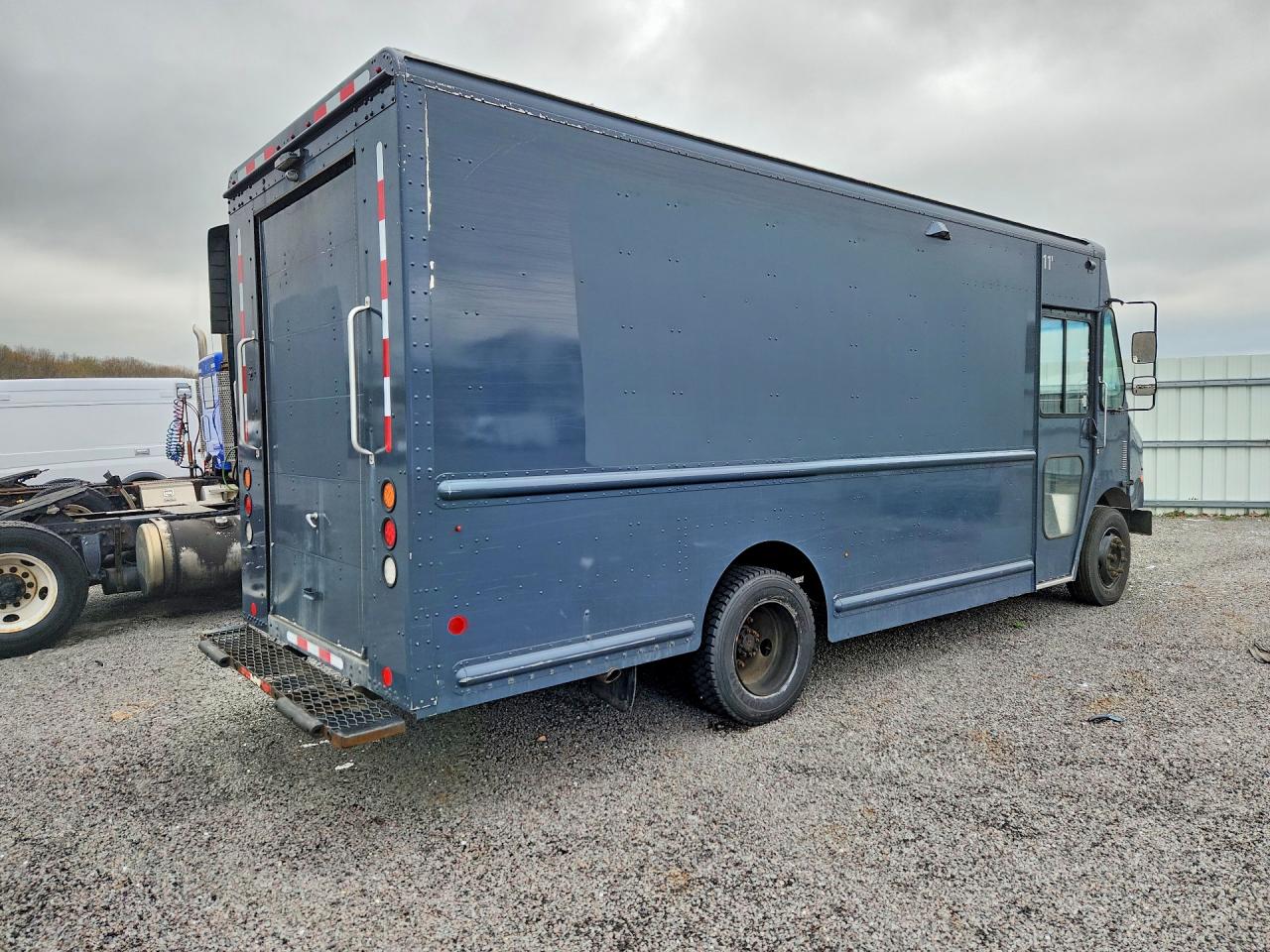 2021 FREIGHTLINER All other VIN 4UZAC2EA6MCML0821 photo 3