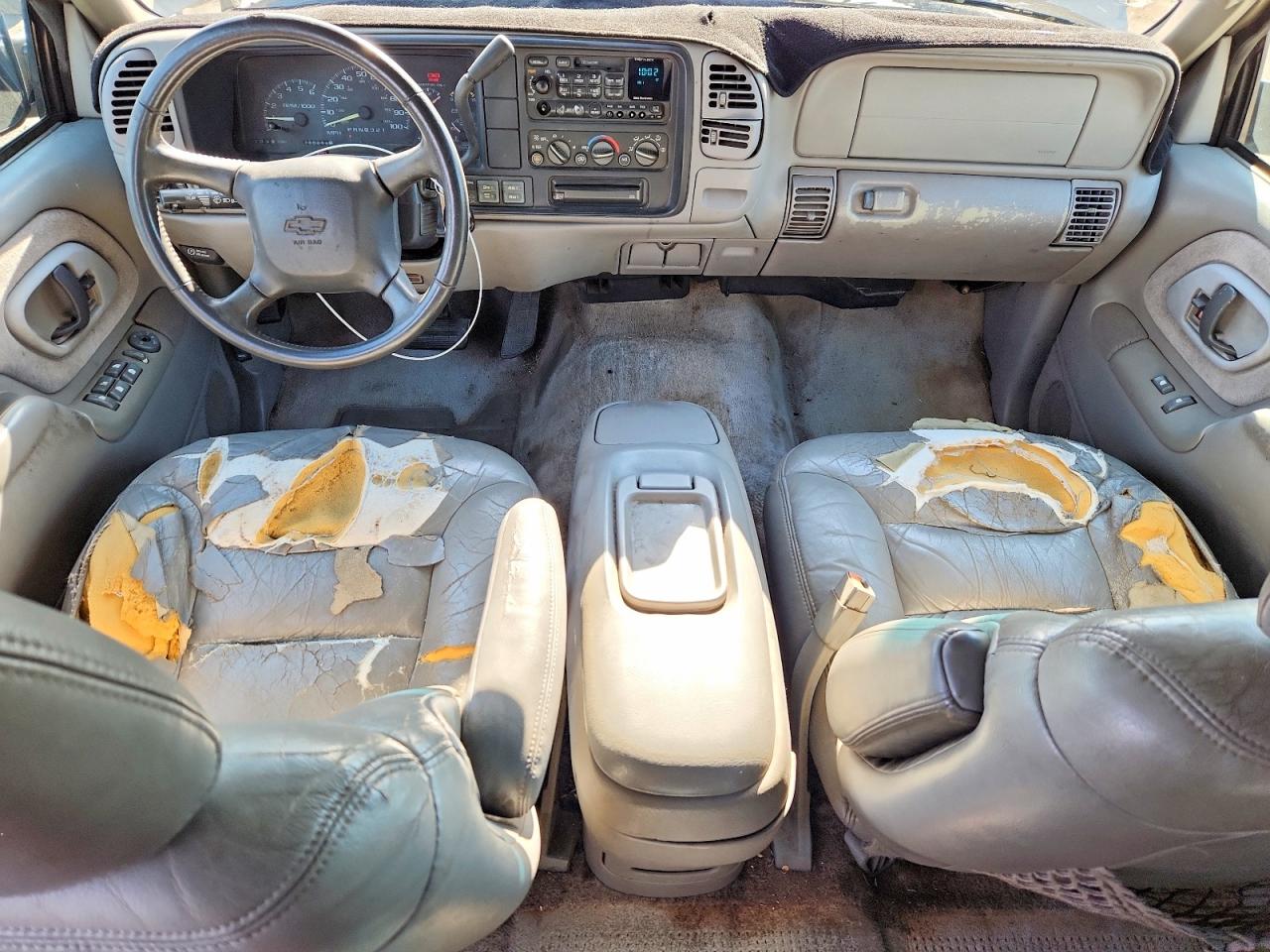 1999 Chevrolet Tahoe VIN 1GNEK13R4XR102284 photo 8