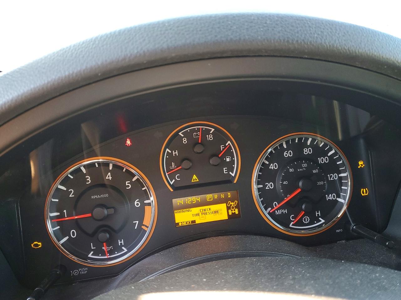 2014 Nissan Armada VIN 5N1AA0NE0EN601761 photo 9