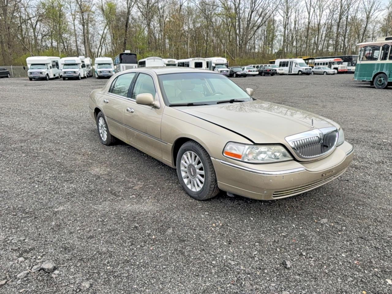 2005 Lincoln Towncar VIN 1LNHM81W35Y668923 photo 1