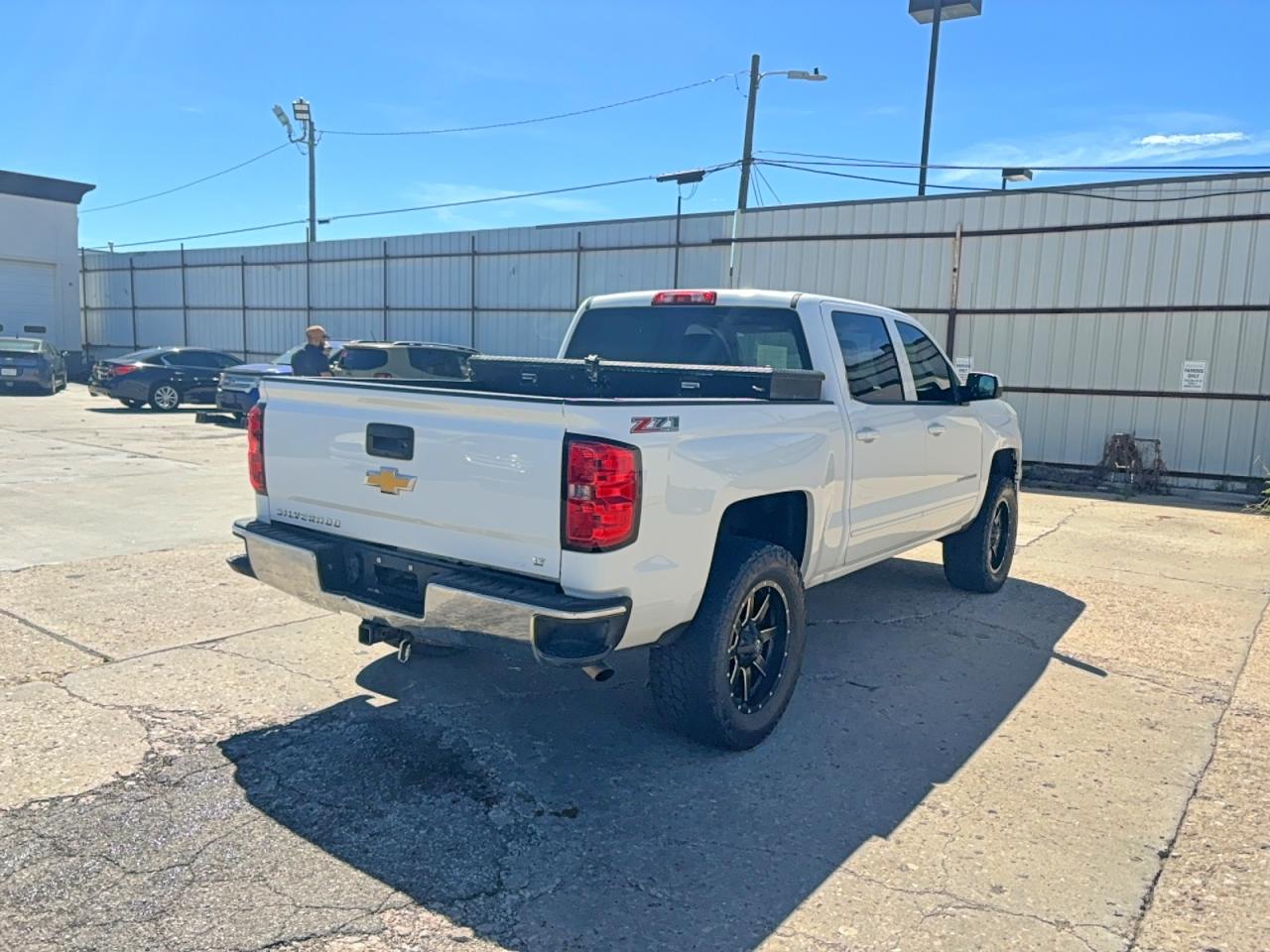 2015 Chevrolet All models VIN 3GCUKREC1FG191564 photo 4