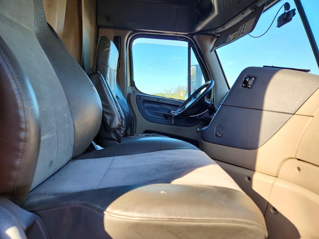 2017 FREIGHTLINER All other VIN 3AKJGLDR0HSHV0907 photo 5