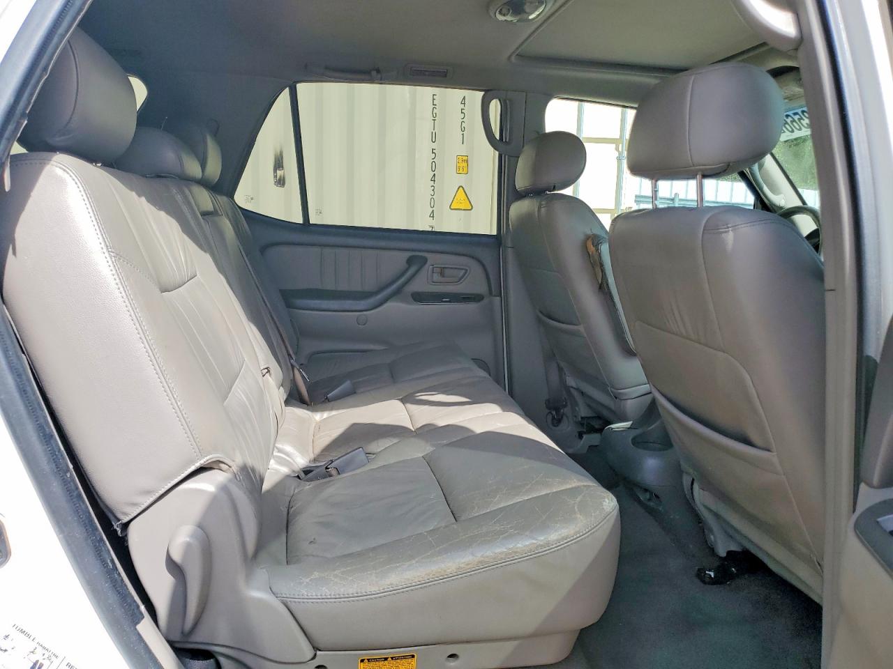 2002 Toyota Sequoia VIN 5TDBT48A92S071847 photo 11