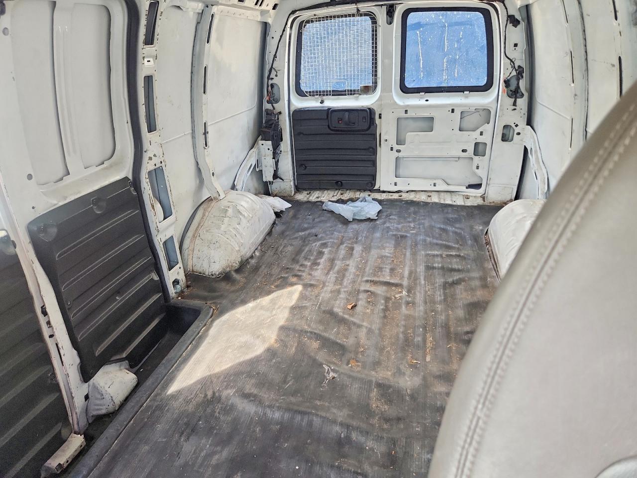 2015 CHEV Express VIN 1GCWGFFF8F1238928 photo 10